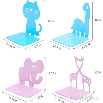 Scaffale per studenti giraffa su semplice cancelleria dei cartoni animati